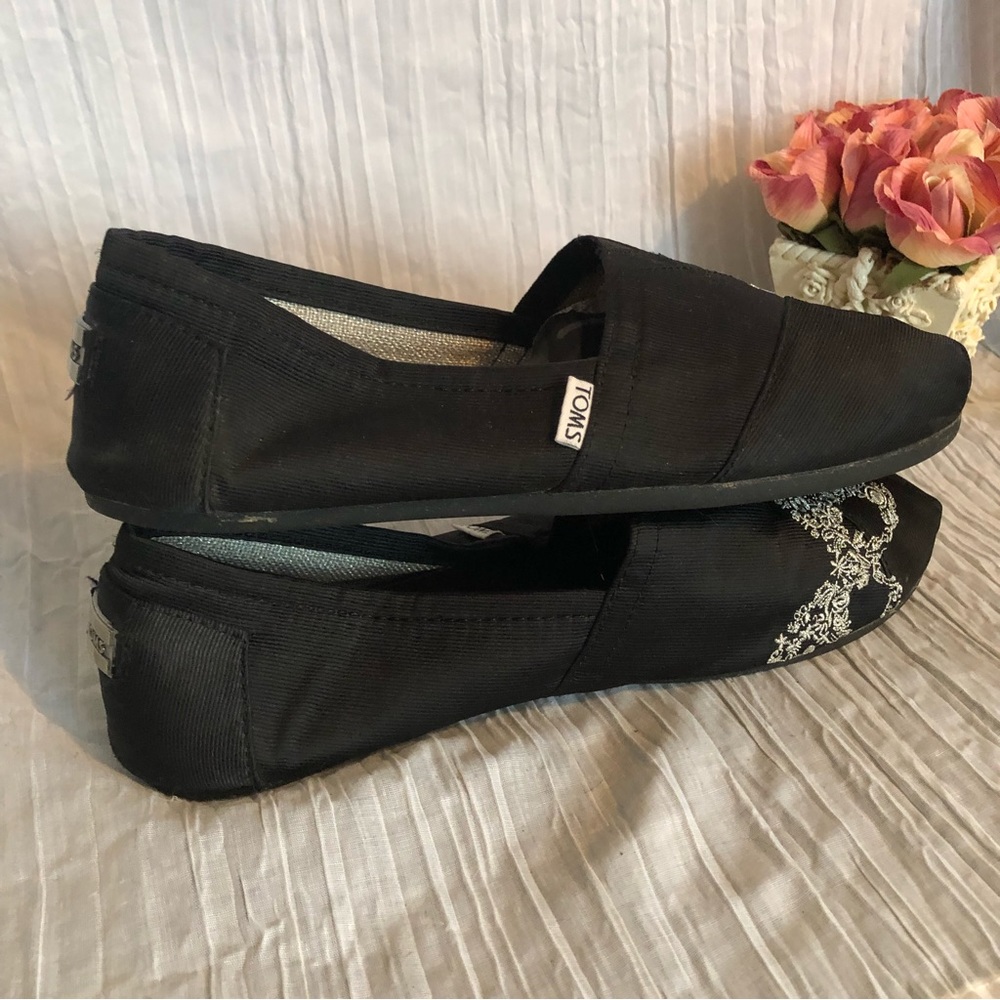 TOMS classic womans SZ 11W black with white butterfly slip ons canvas shoes - Picture 8 of 12